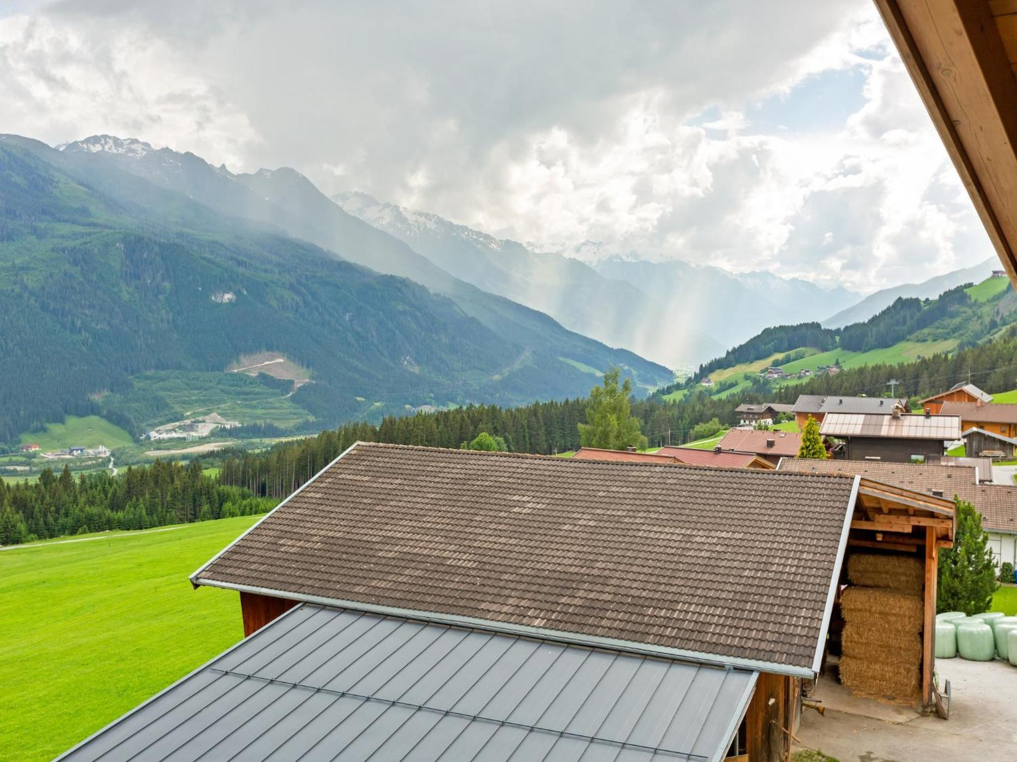 Sunlit Apartment Near Ski Area In Hollersbach Im Pinzgau Eksteriør bilde